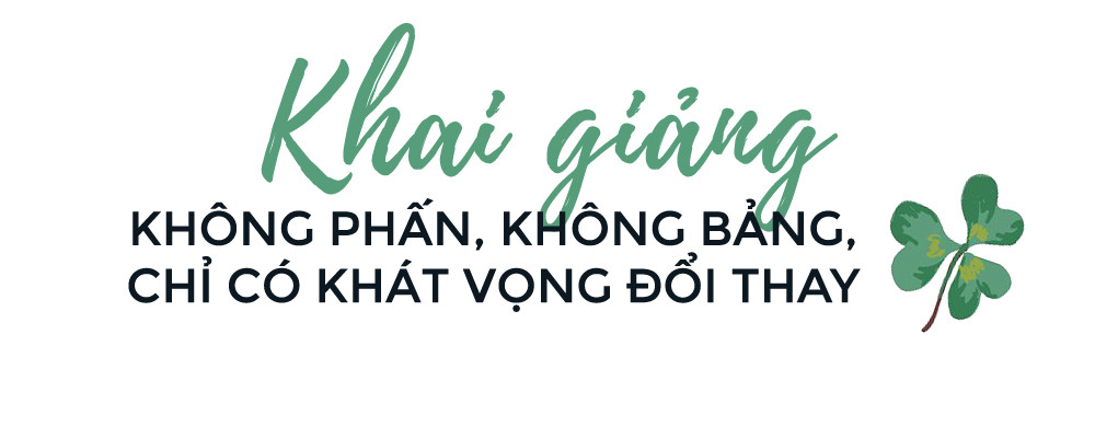 chuyen tinh nam tay nhau di qua 60 mua khai giang