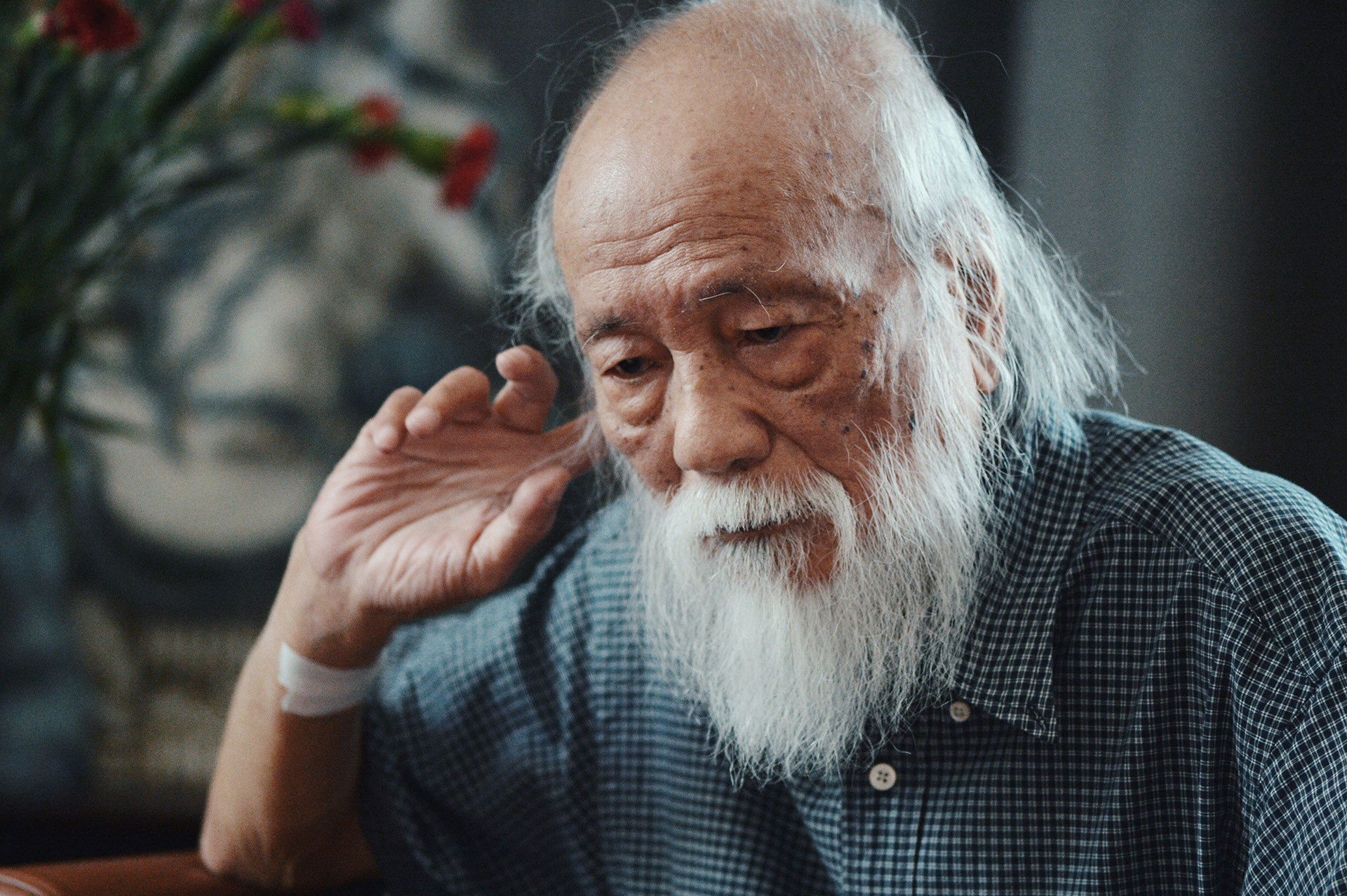 chuyen tinh nam tay nhau di qua 60 mua khai giang