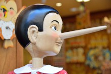 Những câu nói dối 'kinh điển' của bố mẹ ảnh hưởng đến con