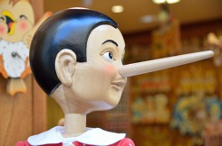 Những câu nói dối 'kinh điển' của bố mẹ ảnh hưởng đến con