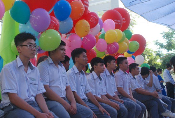 xin thay sang nay dung doc ten con toi chua dong tien truoc lop