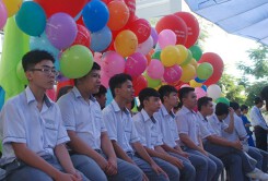 'Xin thầy sáng nay đừng đọc tên con tôi chưa đóng tiền trước lớp'