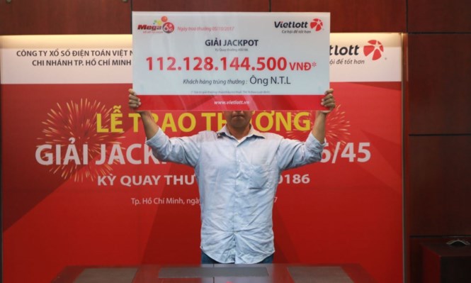 khach hang trung jackpot hon 100 ty dong che nua mat nhan giai
