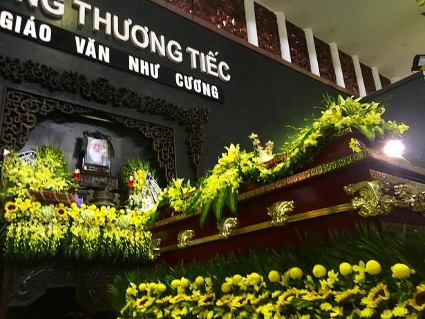 hang ngan nguoi roi le tien dua nha giao van nhu cuong