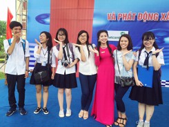 Cô giáo xinh như hoa hậu, dạy Địa lý cực hay