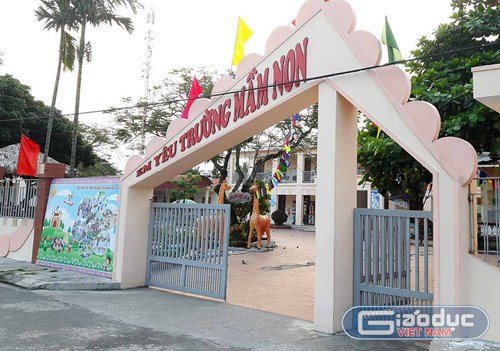 de bep nau ga nguyen noi tang cho tre mam non hieu truong bi xet trach nhiem