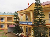 buoc thoi hoc 2 nu sinh danh da man 3 nu sinh cung truong