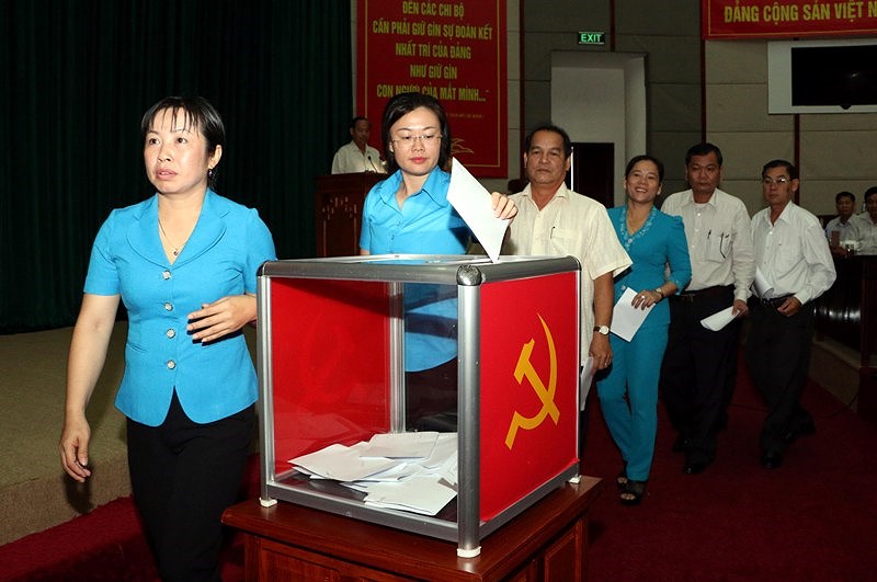 chu tich hau giang duoc tin nhiem lam bi thu tinh uy