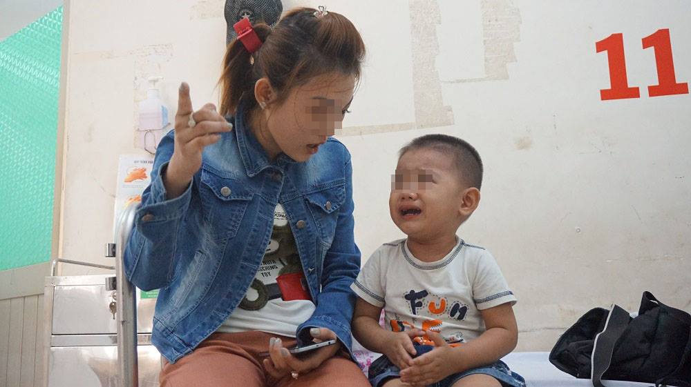 tre mam xanh khoc thet khi di kham tong quat