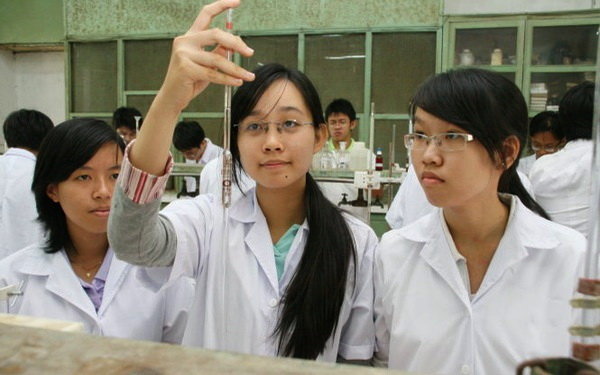 truong dai hoc dau tien dat chuan aun qa