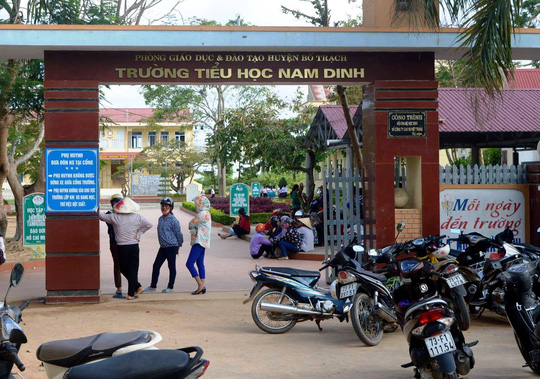 bi ky luat roi dieu chuyen 2 lan hieu truong van lam hieu truong