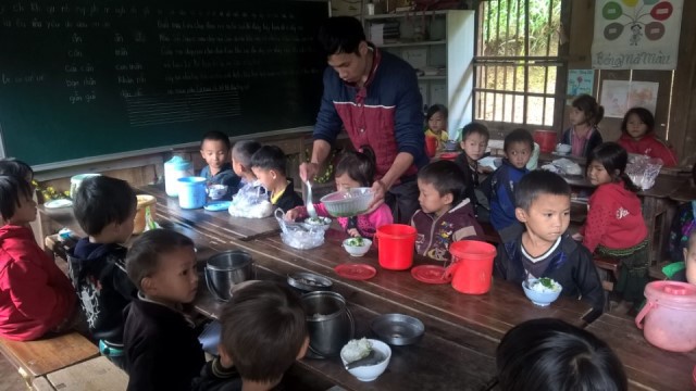 thuong canh hang tram hoc sinh mien nui dien bien gong minh trong gia lanh