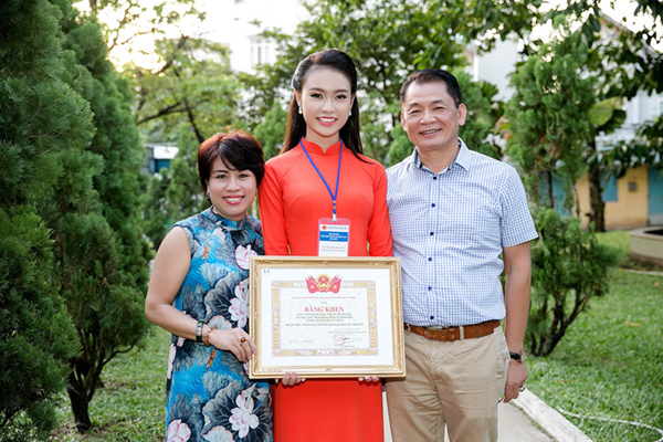 phung bao ngoc van gianh them giai thuong khoa hoc