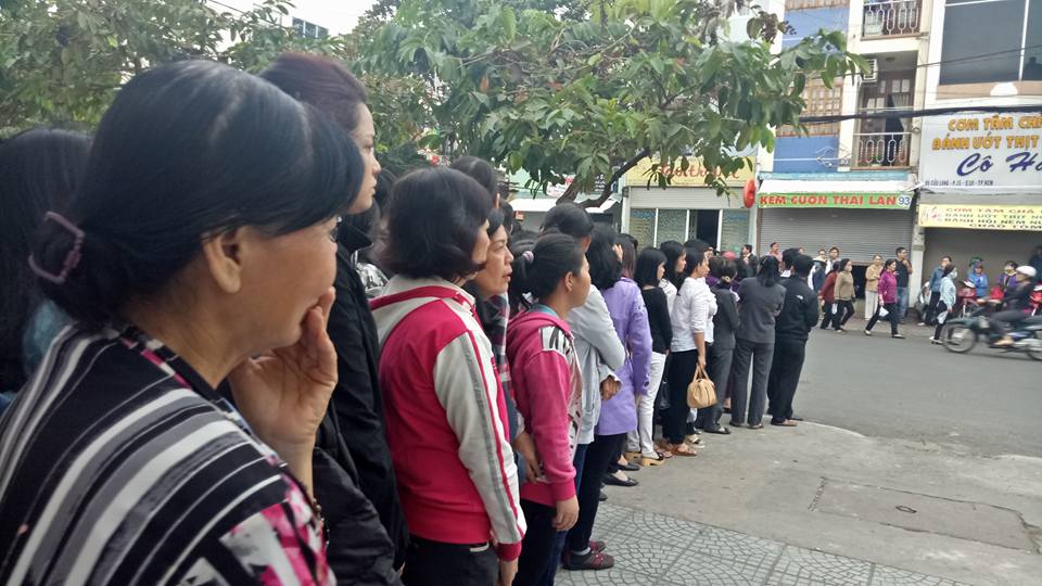 hang nghin hoc sinh tien biet thay hieu truong dot ngot qua doi