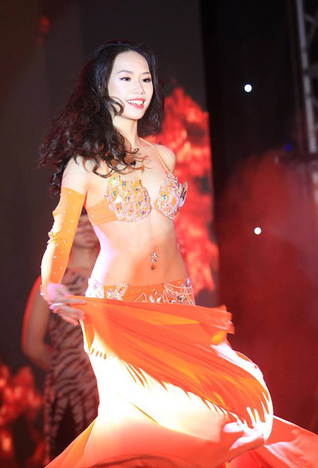 gap tan hoa khoi xinh dep da tai cua dai hoc ngoai thuong
