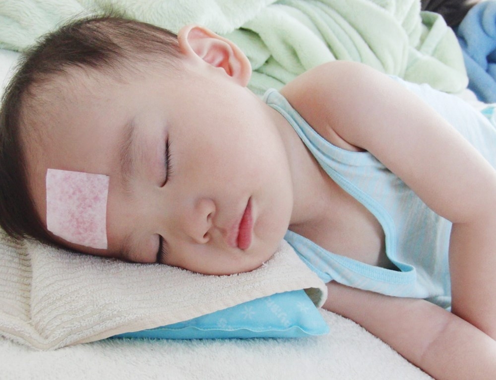 Chăm sóc trẻ bị sốt xuất huyết sao cho đúng? cham soc tre bi sot xuat huyet sao cho dung