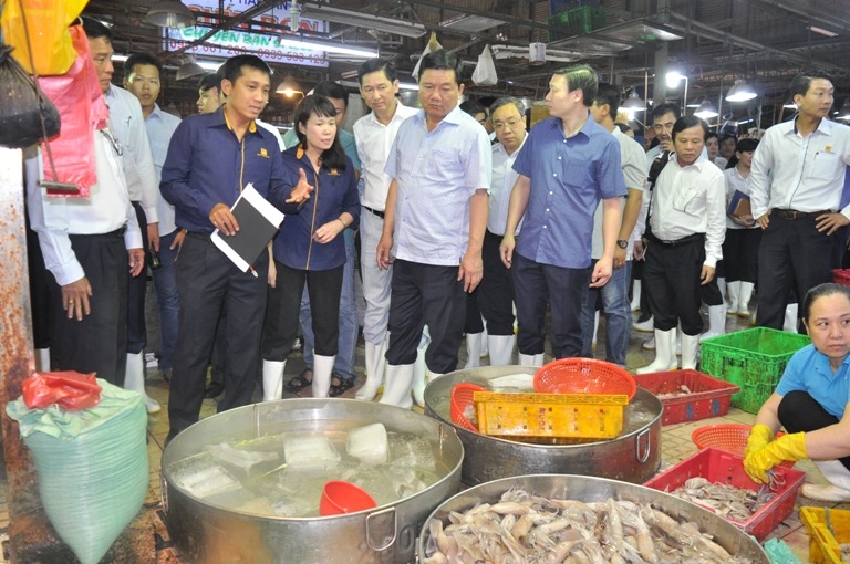 bi thu dinh la thang di cho dau moi dem can tet