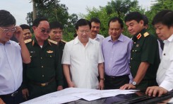 Phó Thủ tướng Trịnh Đình Dũng kiểm tra sân bay Tân Sơn Nhất