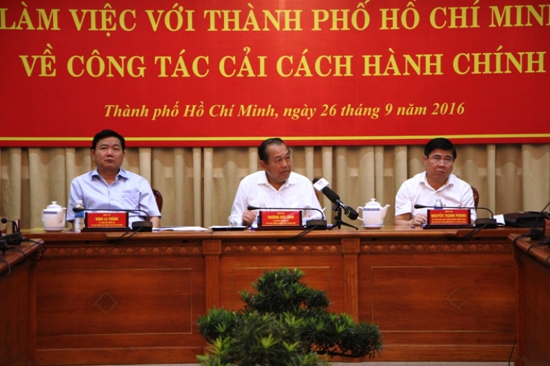 chu tich tp hcm dan cho nua ngay de duoc kham benh trong 10 phut