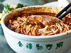 Hồ Bán Nguyệt - mảnh trăng lưỡi liềm màu ngọc bích giữa sa mạc Gobi ho ban nguyet manh trang luoi liem mau ngoc bich giua sa mac gobi