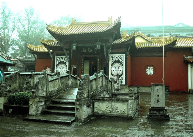 Cuộc sống muôn màu bên dòng sông lớn nhất châu Á, từng xuất hiện nhiều trong thi, ca, nhạc, họa co mot mua he quyen ru ben bo truong giang