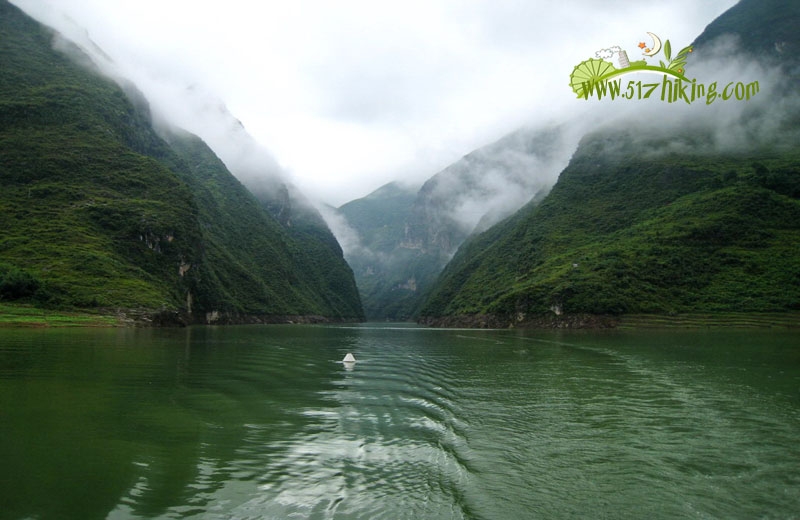 Cuộc sống muôn màu bên dòng sông lớn nhất châu Á, từng xuất hiện nhiều trong thi, ca, nhạc, họa co mot mua he quyen ru ben bo truong giang