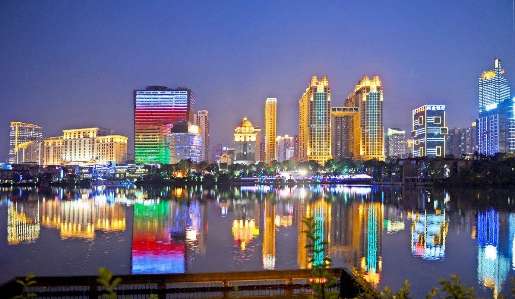 du lich vung bien kham pha thanh pho xanh nam ninh trung quoc