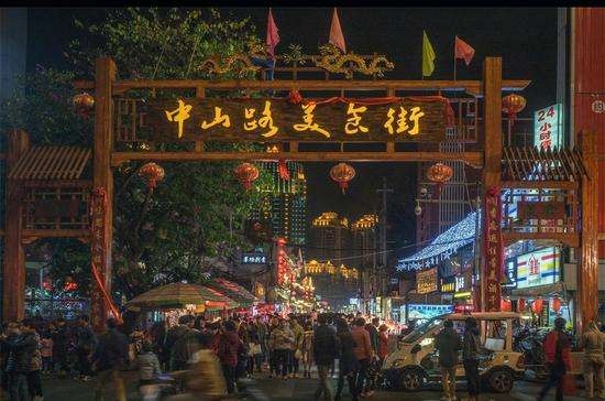 du lich vung bien kham pha thanh pho xanh nam ninh trung quoc