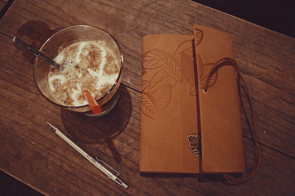 sao review cung den quan cafe ma ca si phan tuan anh thuong hay tru chan ke chuyen doi thuong