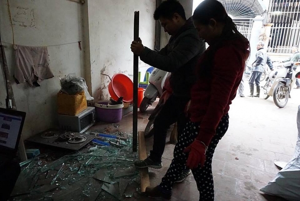 nhan chung bang hoang ke phut thay vo dan xuyen thung mai ton nguoi bi vui lap sau tieng no kinh hoang