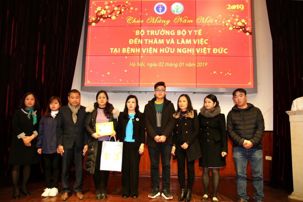 vo cua nguoi dan ong hien tang cuu 6 nguoi toi thay chong minh nhu con dau do tren coi doi