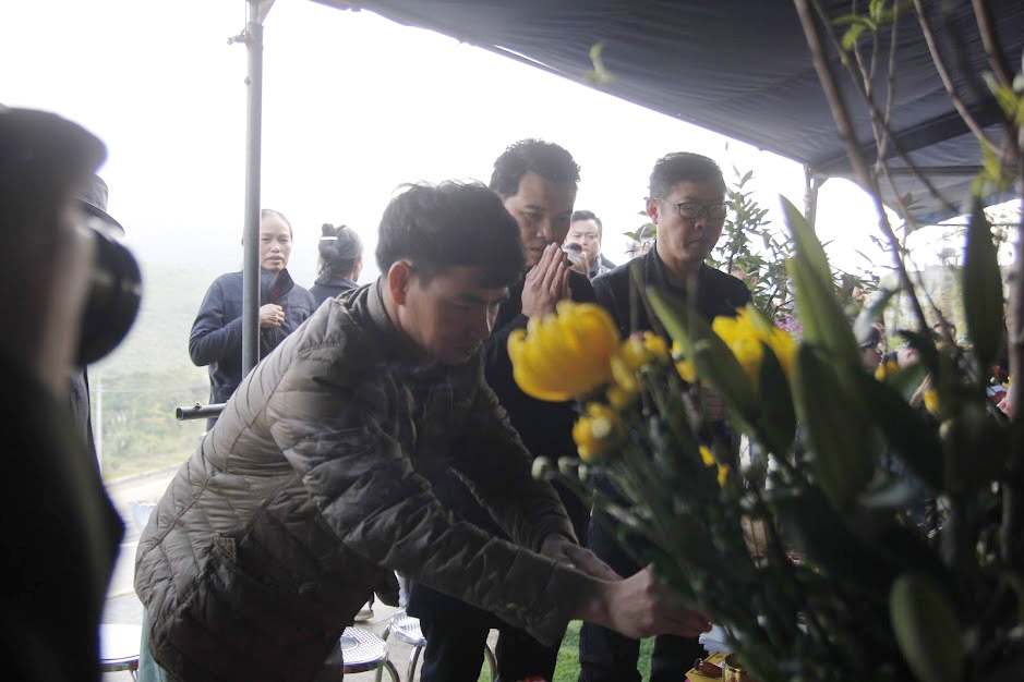 nhieu nghe si khoc nghen tien dua nsnd anh tu ve noi an nghi cuoi cung