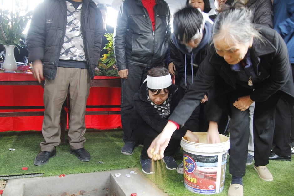 nhieu nghe si khoc nghen tien dua nsnd anh tu ve noi an nghi cuoi cung