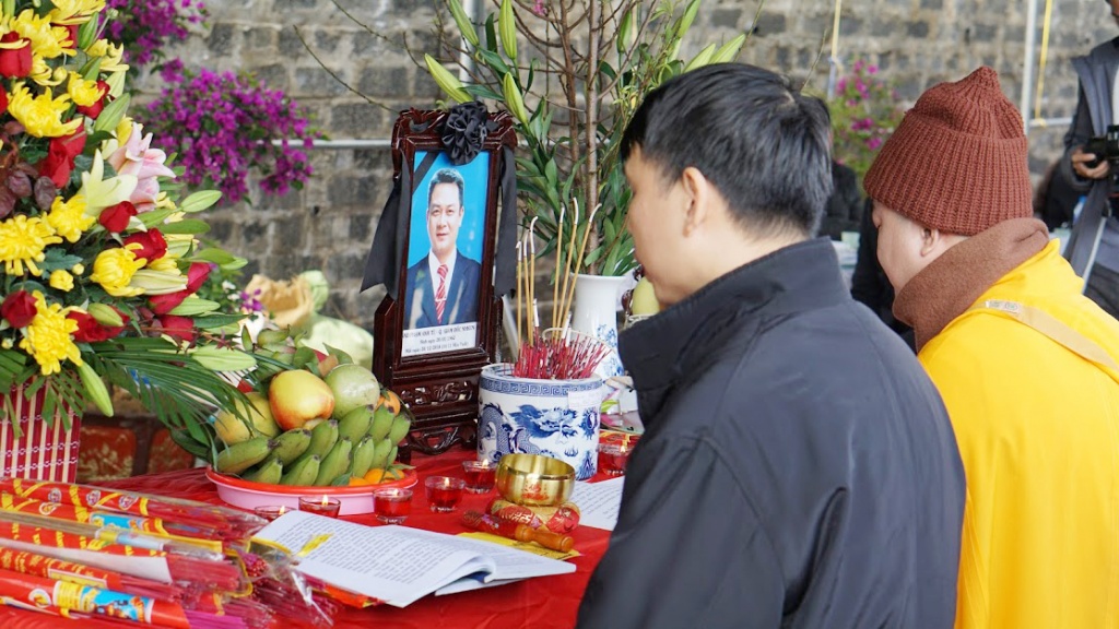 nhieu nghe si khoc nghen tien dua nsnd anh tu ve noi an nghi cuoi cung