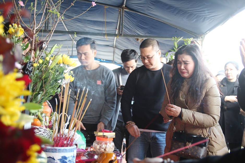 nhieu nghe si khoc nghen tien dua nsnd anh tu ve noi an nghi cuoi cung