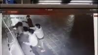 co gai bi danh o linh dam em ngui thay mui ruou khi bon chung den