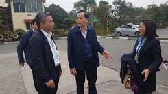 Tổng cục trưởng 'vi hành', xử ngay cô gái cầm vô lăng mang theo điện thoại