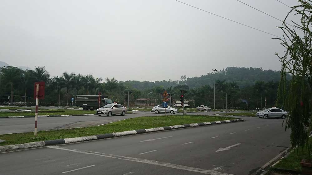 tong cuc truong vi hanh xu ngay co gai cam vo lang mang theo dien thoai