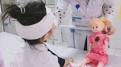 Bé gái 6 tuổi bị chó nặng khoảng 30 kg cắn rách mặt