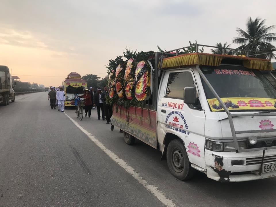 nguoi than khoc nghen tien dua nan nhan vu xe tai dam doan nguoi vieng nghia trang ve noi an nghi cuoi cung