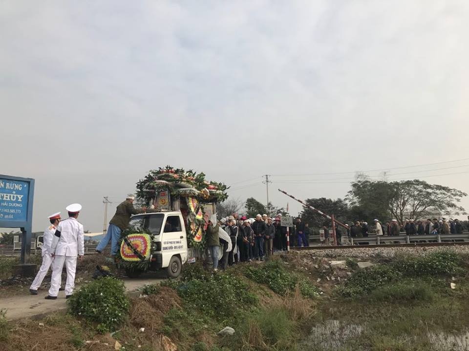 nguoi than khoc nghen tien dua nan nhan vu xe tai dam doan nguoi vieng nghia trang ve noi an nghi cuoi cung