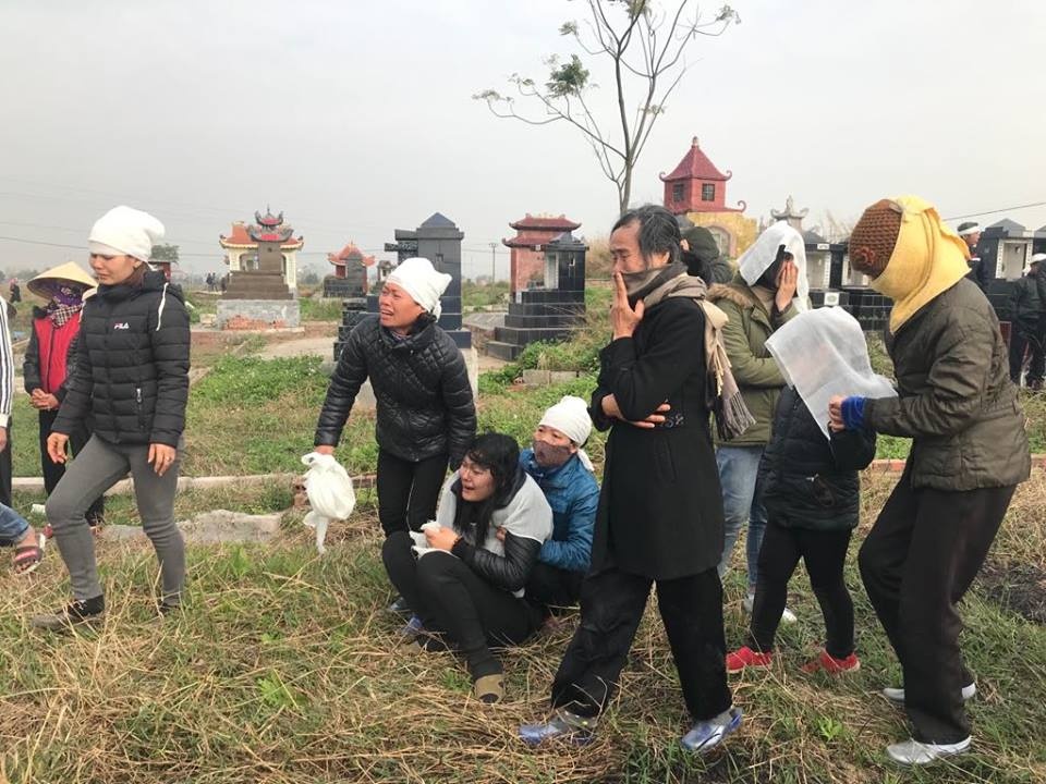 nguoi than khoc nghen tien dua nan nhan vu xe tai dam doan nguoi vieng nghia trang ve noi an nghi cuoi cung