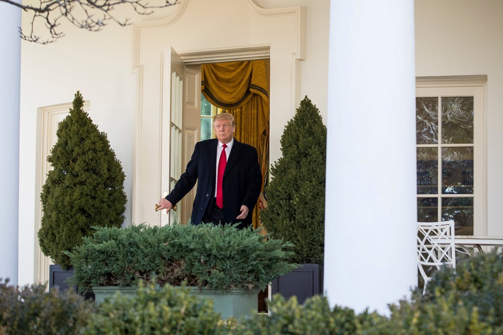 chap nhan mo cua chinh phu ong trump lo diem yeu