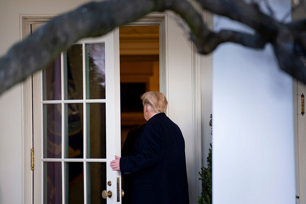 chap nhan mo cua chinh phu ong trump lo diem yeu