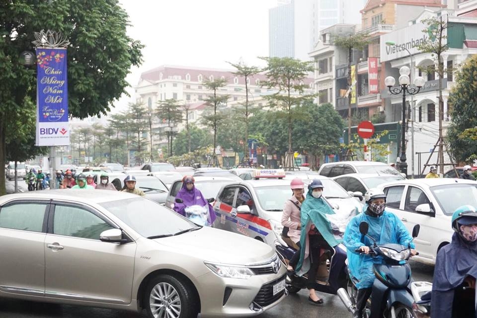 ha noi noi thong thoang noi nhich tung ty mot trong ngay dau tien di lam sau tet nguyen dan