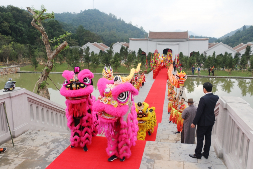 le hoi xuan yen tu 2018 su dung them tuyen cap treo thu 2 de van chuyen 5000 du khach moi gio