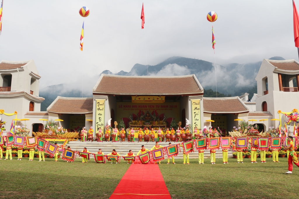 le hoi xuan yen tu 2018 su dung them tuyen cap treo thu 2 de van chuyen 5000 du khach moi gio