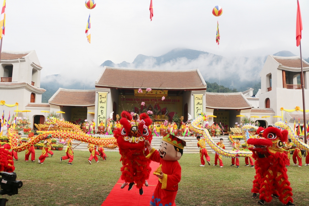le hoi xuan yen tu 2018 su dung them tuyen cap treo thu 2 de van chuyen 5000 du khach moi gio