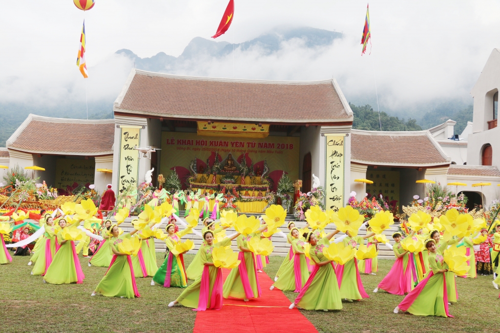 le hoi xuan yen tu 2018 su dung them tuyen cap treo thu 2 de van chuyen 5000 du khach moi gio