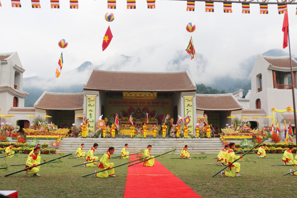 le hoi xuan yen tu 2018 su dung them tuyen cap treo thu 2 de van chuyen 5000 du khach moi gio